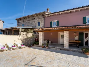 Fully equipped lovely holiday home with barbecue, private pool & terrace - Image 3