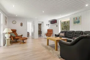 Holiday home with barbecue & terrace - Image 2