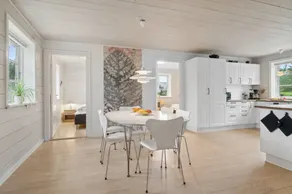 Fully equipped holiday home with garden, terrace & BBQ | Pet-friendly - Image 4
