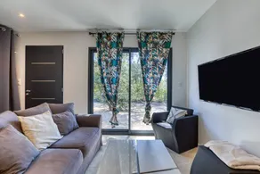Holiday Home “Nestled Among the Pines” with Wi-Fi and Air Conditioning - Image 3