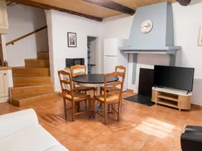 House near Gargas with private entrance and modern amenities - Image 3
