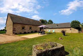 Lovely gite with terrace, BBQ & garden - Image 3