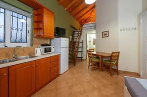 Appartement avec piscine, terrasse et jardin | Vue piscine - Image 4