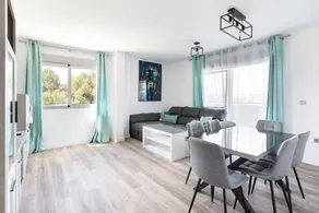 Voll ausgestattete Ferienwohnung mit Garten, Pool und Terrasse | Stadtblick | Ideal für Homeoffice - Image 4