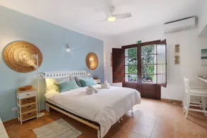Bed and Breakfast 'Casa Margarida' with Private Pool, Wi-Fi and Air Conditioning - Image 4