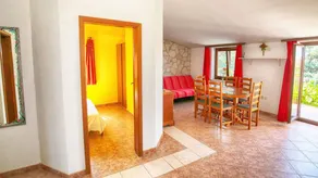 Apartment with garden, terrace & barbecue - Image 3