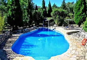 Villa 'El Cortijo' with Mountain View, Private Pool, Terrace, A/C & Wi-Fi - Image 4