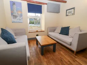 Cottage with garden & barbecue | Beach view - Image 4