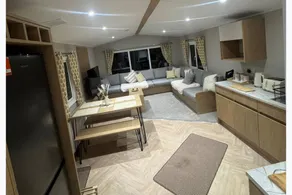 Child-friendly holiday home | Beach nearby - Image 2