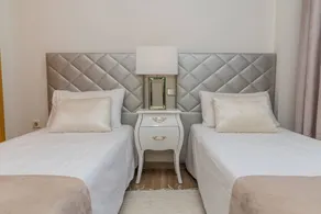 Charmant appartement de vacances adapté aux familles avec terrasse, jardin et piscine | Vue montagne | Parfait pour le travail à distance | Avec animaux bienvenus - Image 3
