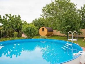Fully equipped holiday home with garden, barbeque & pool - Image 3