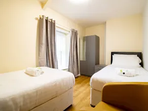 Spacious Well Equipped Flat - Pass the Keys - Image 4