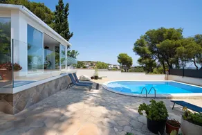 Fully equipped wonderful holiday home with BBQ, private pool & fast internet | Garden view | Pet-friendly - Image 3