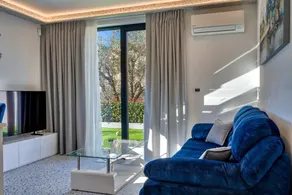 Holiday home with garden, terrace & heated pool - Image 2