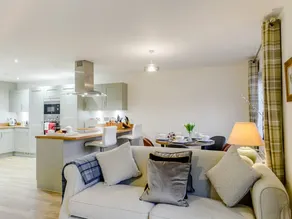 Family-friendly cottage with garden - Image 3