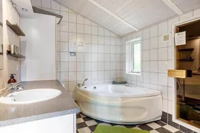 House with sauna, BBQ & jacuzzi - Image 4