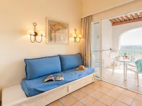 Apartment with terrace & pool - Image 4