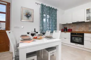Fully equipped pleasant holiday home | Garden view - Image 2