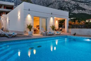 Villa with terrace, private pool & barbecue - Image 2