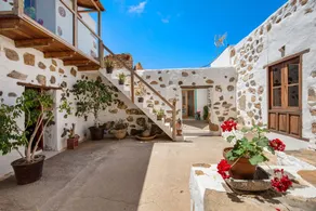 Casa con jardín y terraza | Vistas a la montaña - Image 3