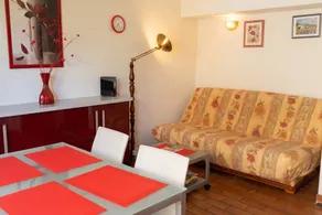 Charmant appartement de vacances avec jardin, barbecue et terrasse | Vue jardin - Image 4
