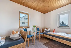 Habitación en casa de familia con terraza y jardín | Vistas al jardín - Image 4