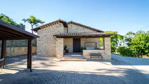 Ferienhaus mit Grill, privatem Pool und Garten | Flussblick - Image 4
