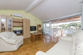 Holiday apartment with BBQ & terrace | Sea view | Close to the beach | Pets are welcome - Image 4