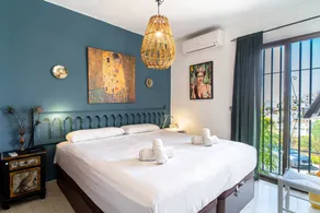 Apartment with terrace & pool - Image 4
