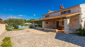 Charmantes Ferienhaus mit Terrasse, Pool und Grill | Haustiere sind willkommen - Image 4