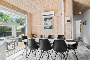 Holiday home with sauna, barbecue & garden | Sea view - Image 3