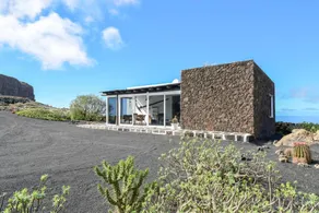 House with garden, barbeque & terrace | Mountain view - Image 4