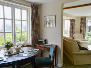 Cottage with terrace & garden - Image 4