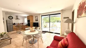 Fully equipped beautiful house with terrace, garden & jacuzzi | Garden view | Perfect for remote work - Image 4