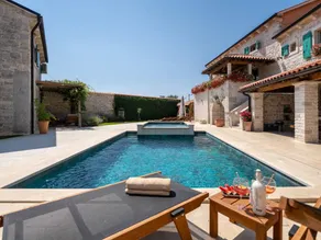 Beautiful stone villa with private pool and fenced yard - pets are welcome - Image 4