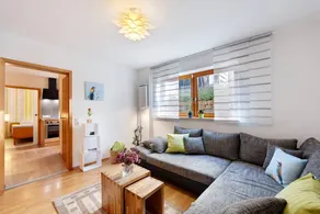 Apartment with terrace - Image 5
