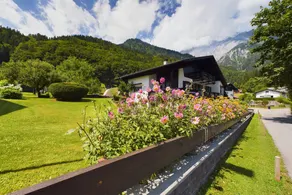 Holiday apartment with garden & terrace | Garden view - Image 3