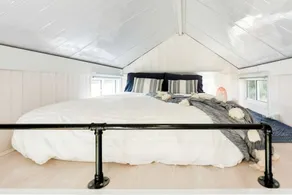 Serene Tiny House Rental Ideal for Glamping in NSW - Image 4