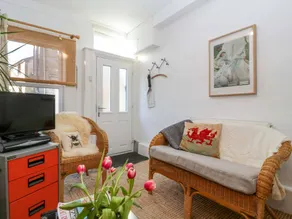 Cottage with terrace & garden - Image 4