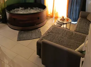 Fully equipped charming holiday apartment with jacuzzi & terrace | Water view - Image 5