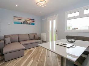 Family-friendly cottage with pool | Beach nearby | Pet-friendly - Image 3