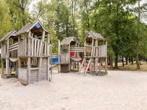 Chalet mit Terrasse, Grill und beheiztem Pool - Image 3