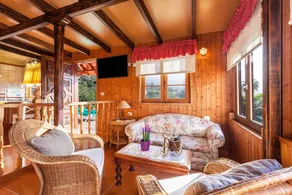 Vacation Studio 'Casa Victor - Apartment Antonio' with Sea View, Shared Pool and Wi-Fi - Image 4