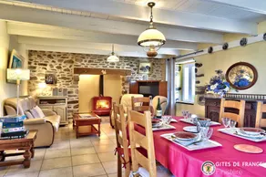Gite with barbeque, terrace & garden - Image 2