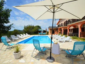 Apartment with garden, terrace & pool - Image 5