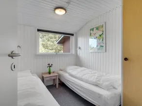 Family-friendly beautiful holiday home with terrace - Image 4