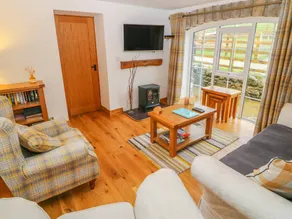 Cottage with garden & jacuzzi - Image 5