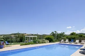 Familienorientiertes geräumiges Ferienhaus mit Garten, Grill und privatem Pool | Stadtblick | Haustierfreundlich - Image 2