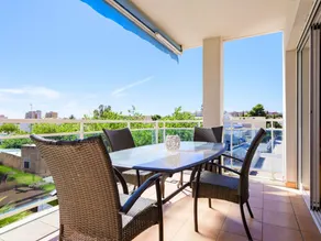 Voll ausgestattete Wohnung mit Pool und Terrasse - Image 2