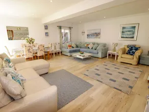 Family-friendly cottage with terrace & garden - Image 5